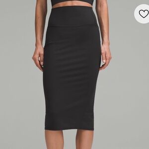 Lululemon Nulu Slim Fit Skirt